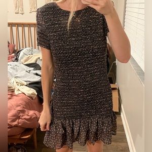 NWT Fully body ruched floral dress ruffle bottom